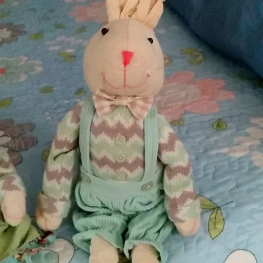 Easter Bunny Couple - Picture 4 of 9